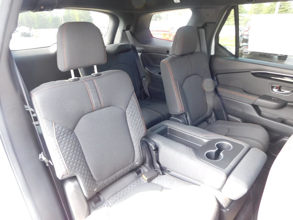 Used 2026 Honda Pilot Sport image 22