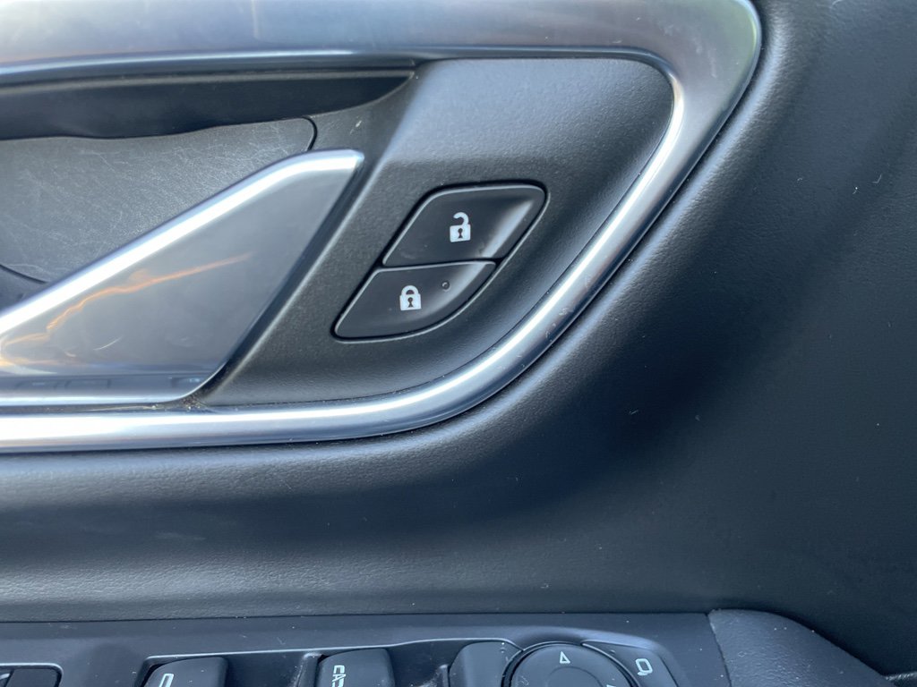 Used 2023 GMC Yukon SLT image 18