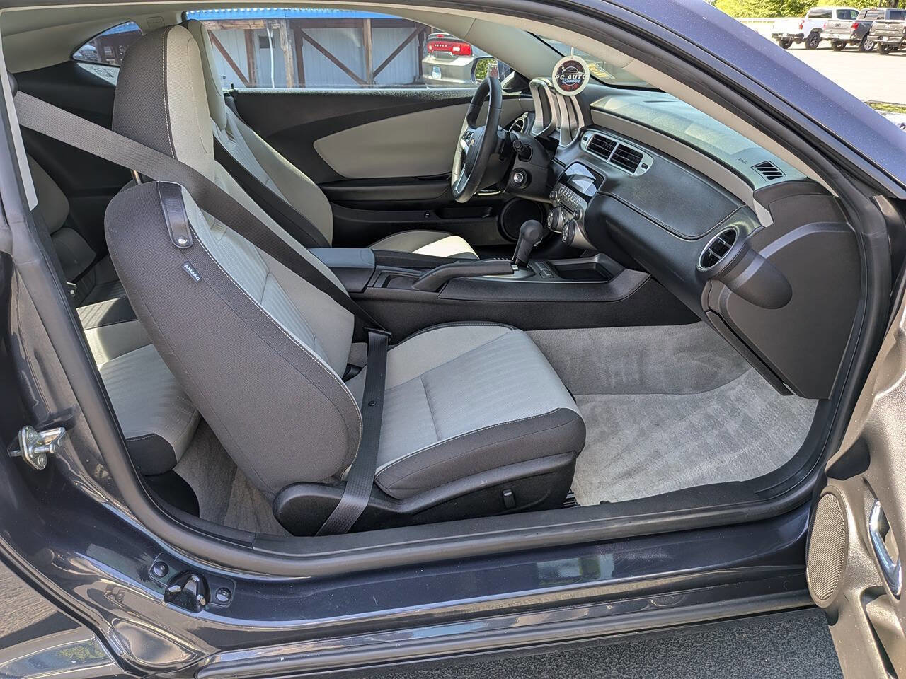 Used 2013 Chevrolet Camaro LS RWD image 16