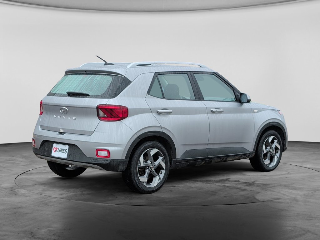 Used 2025 Hyundai Venue SEL FWD image 7