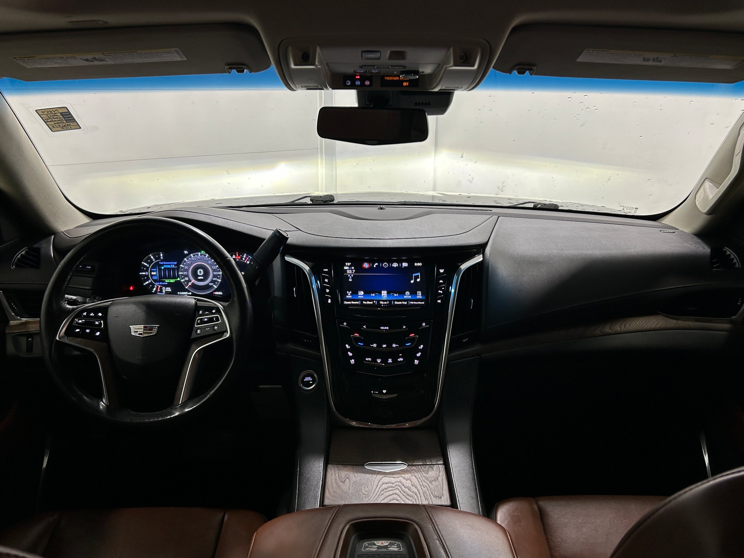 Used 2017 Cadillac Escalade Luxury AWD/4WD image 16