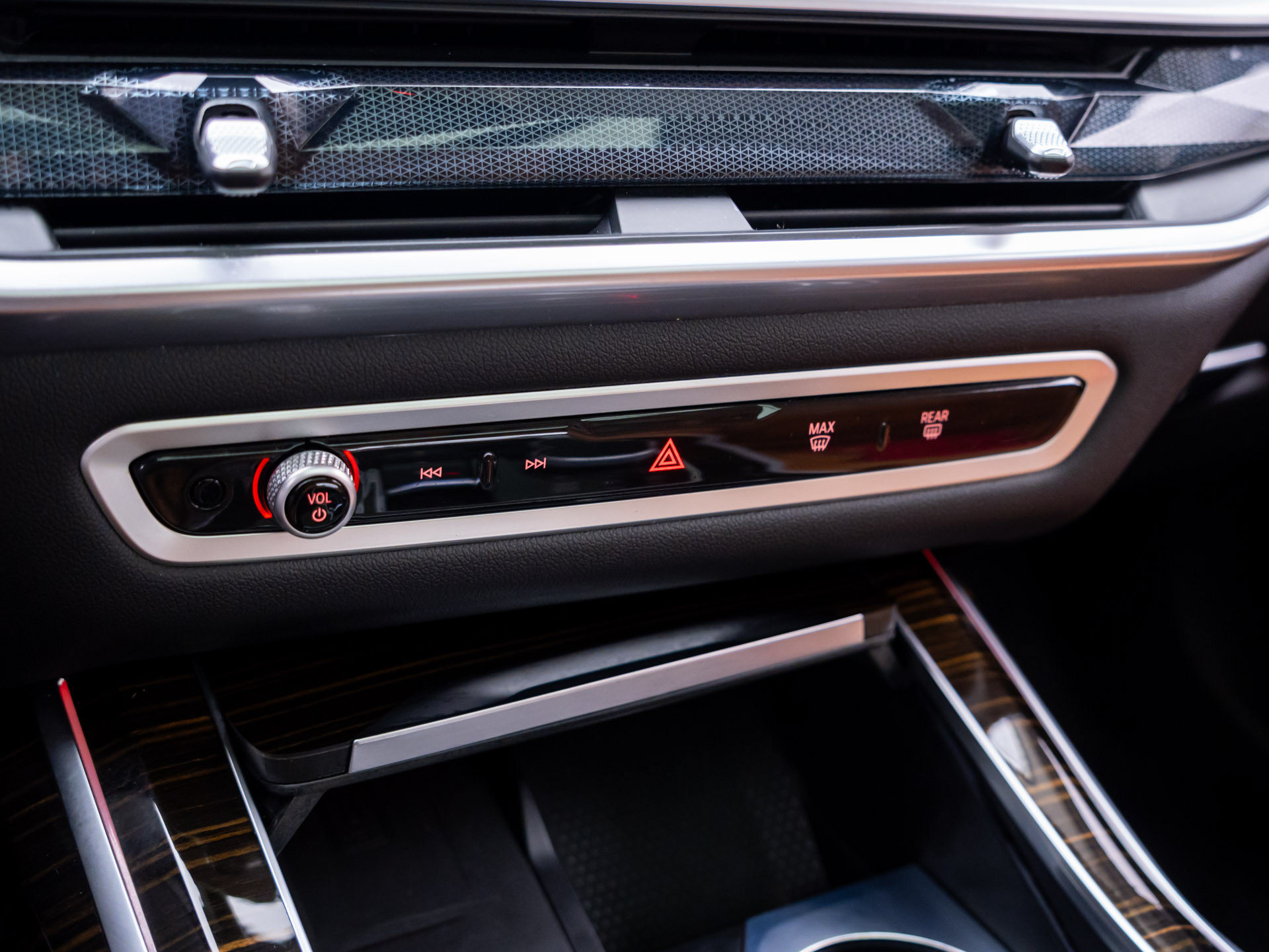 Certified 2025 BMW X7 xDrive40i AWD/4WD image 30