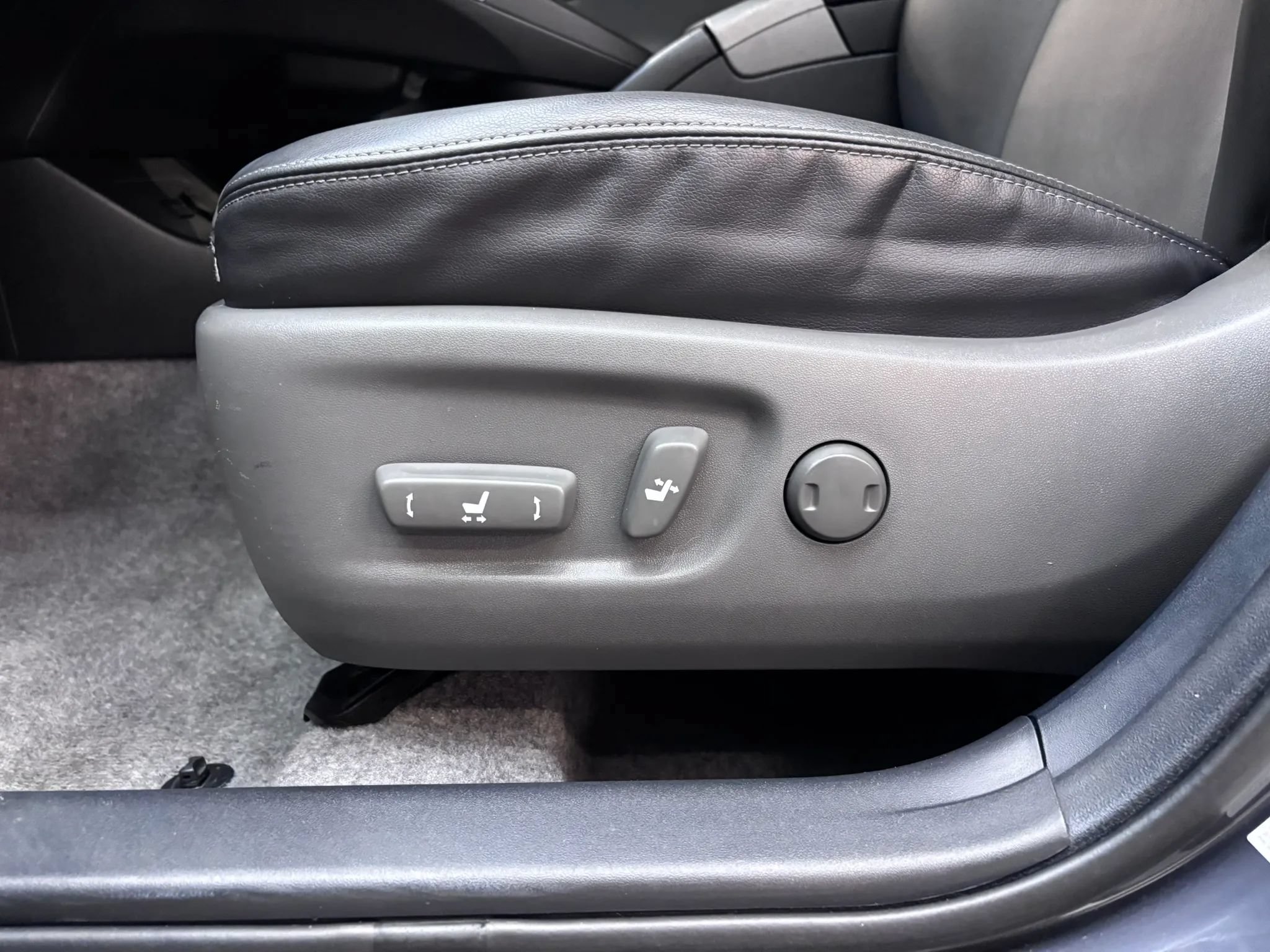 Used 2012 Toyota Prius Five FWD image 9
