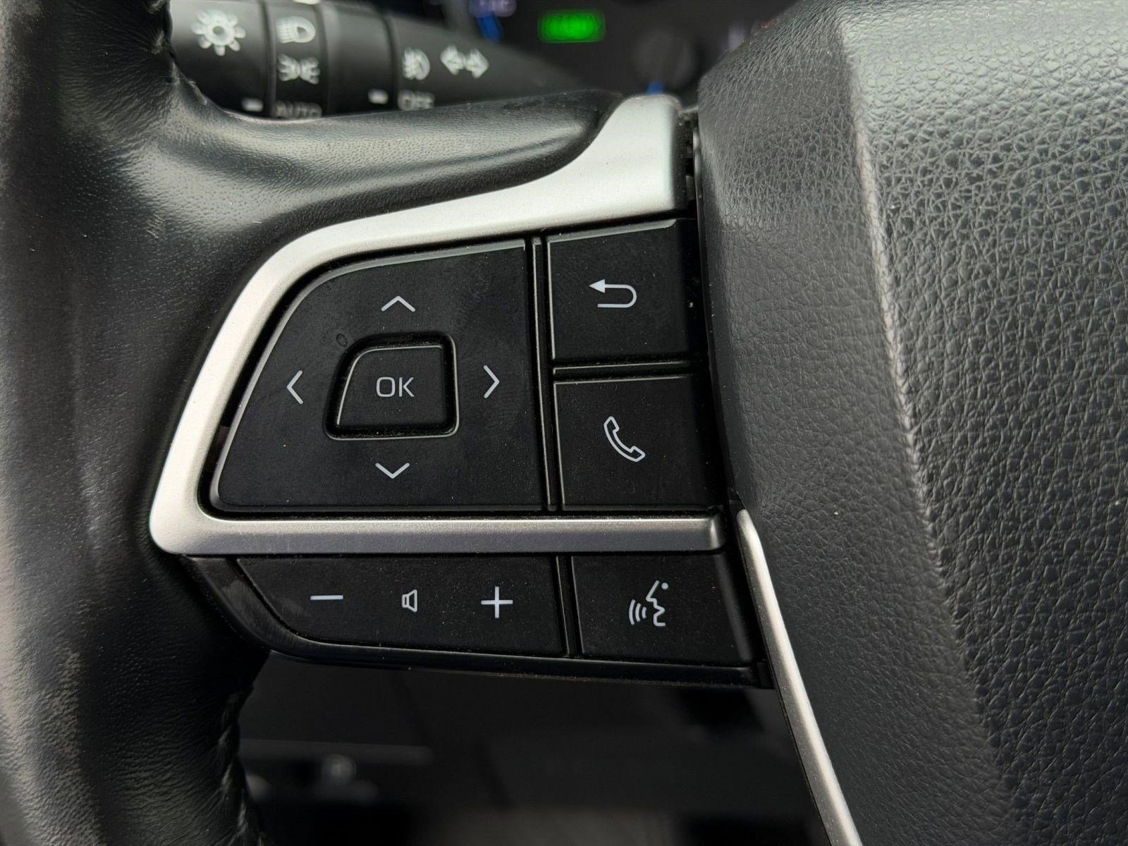 Used 2023 Toyota Highlander XLE image 16