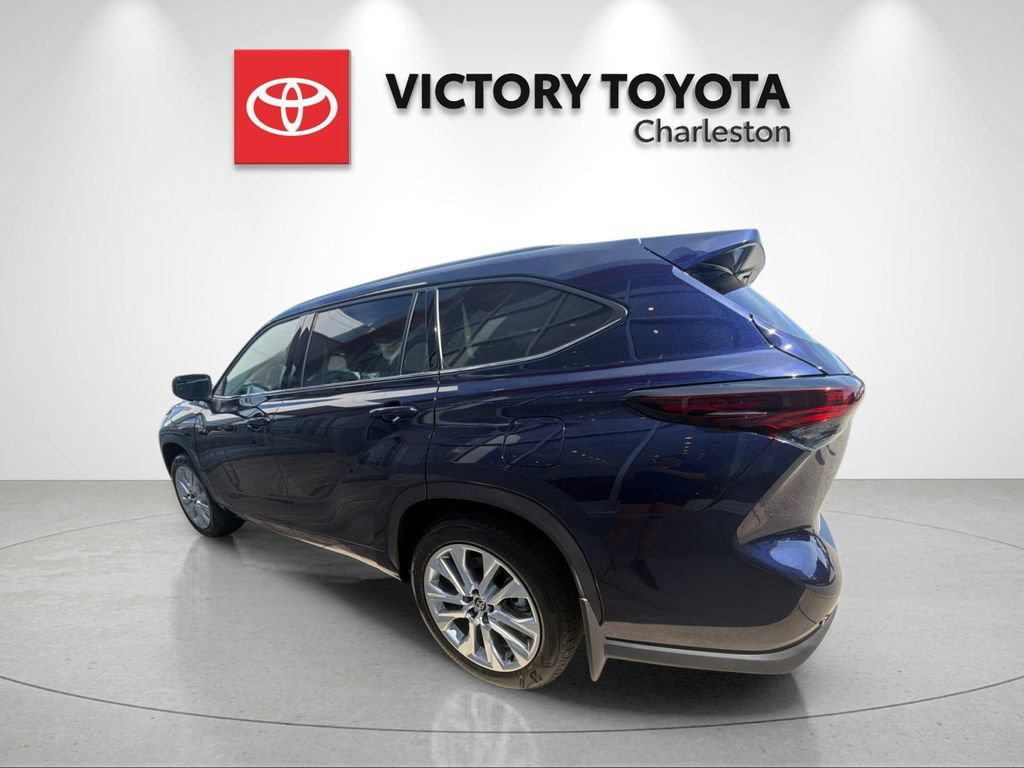 New 2026 Toyota Highlander Limited AWD/4WD image 3