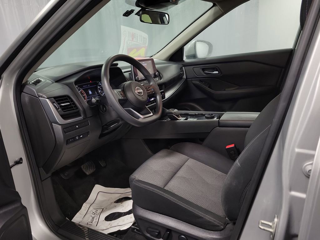 Used 2024 Nissan Rogue SV image 12