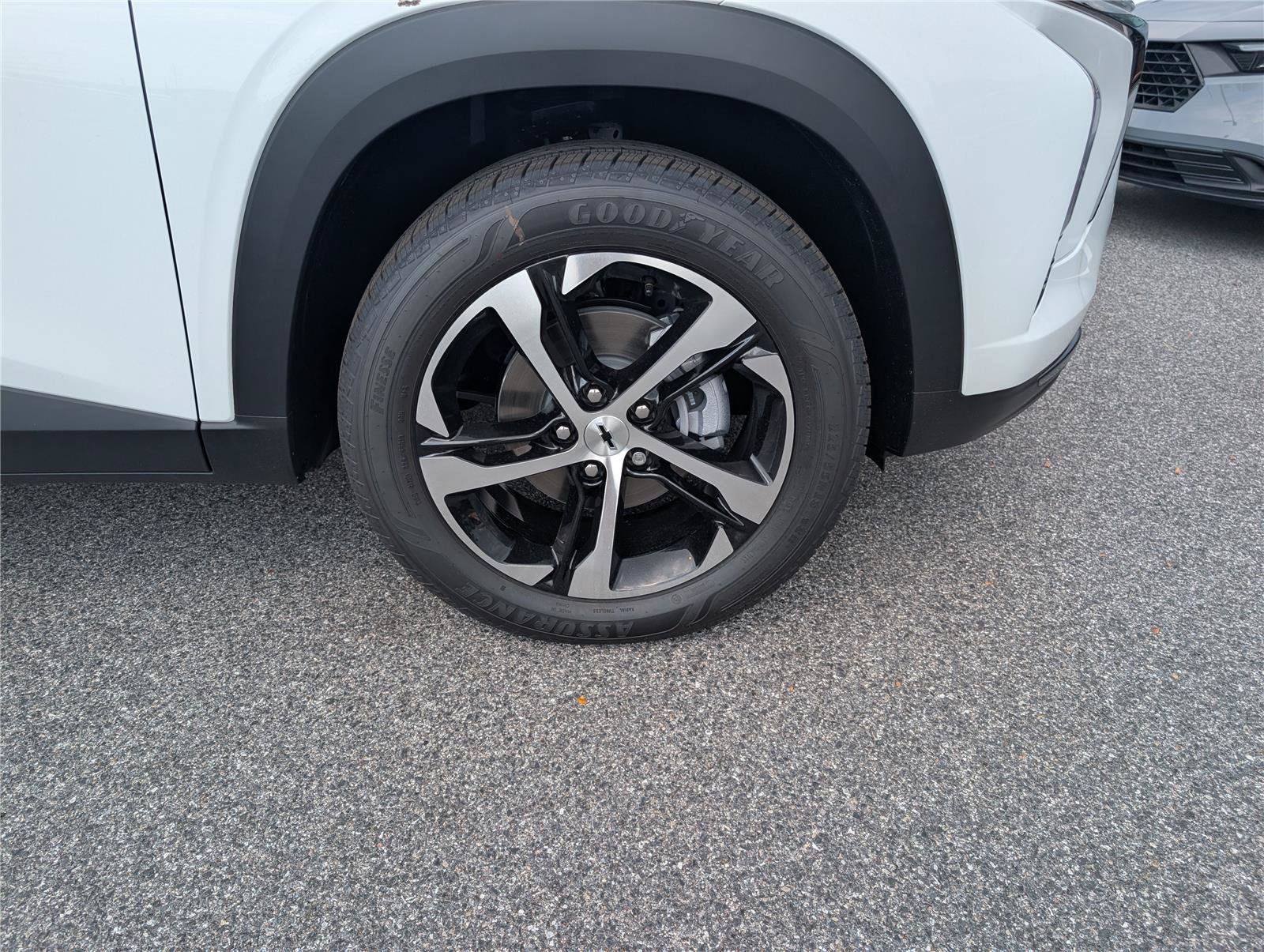 New 2026 Chevrolet Trax RS w/ Sunroof Package FWD image 5