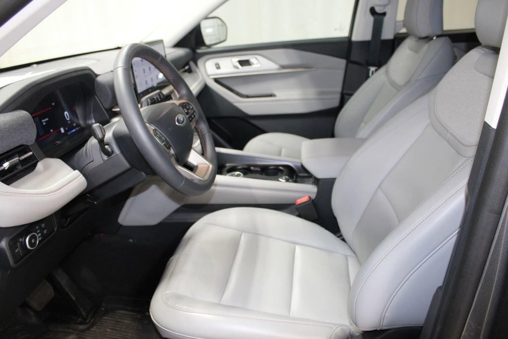 Used 2025 Ford Explorer Active w/ Active Comfort Package AWD/4WD image 34