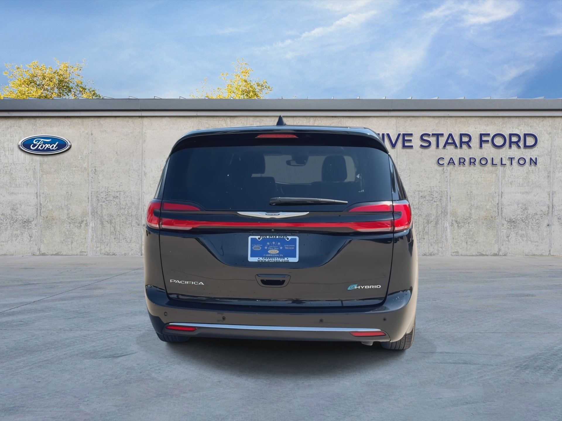 Used 2024 Chrysler Pacifica Limited FWD image 7