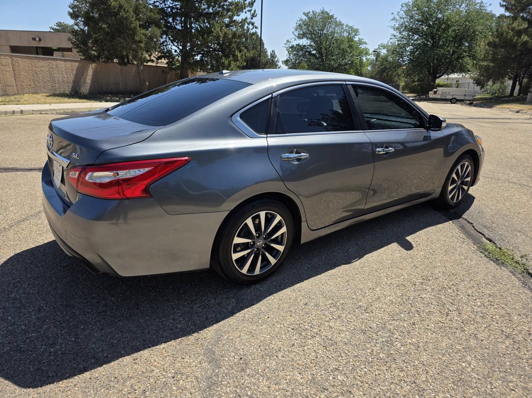 Used 2017 Nissan Altima 2.5 SL w/ Moonroof Package FWD image 8