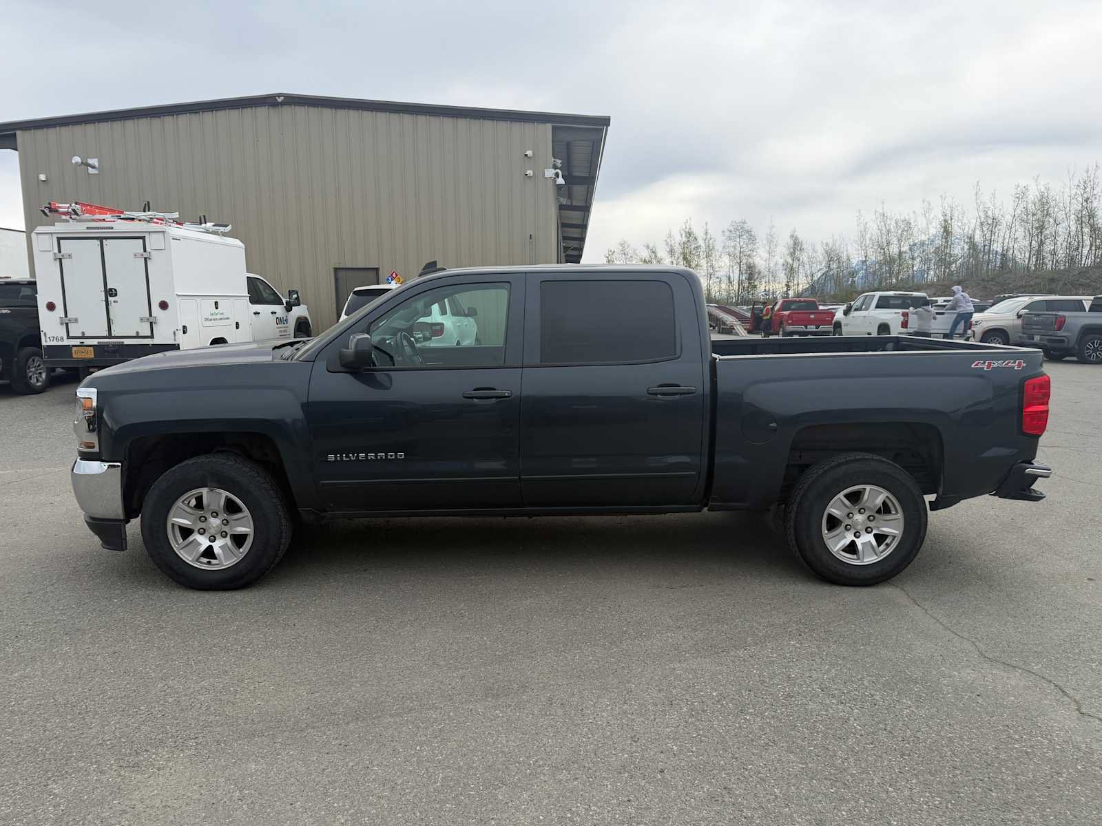 Used 2017 Chevrolet Silverado 1500 LT AWD/4WD image 2