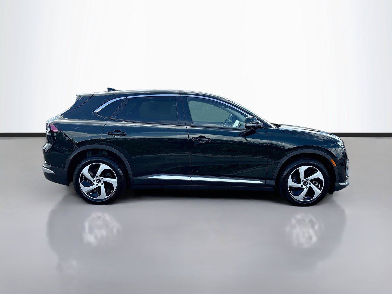 New 2027 VinFast VF 8 Eco AWD/4WD image 8