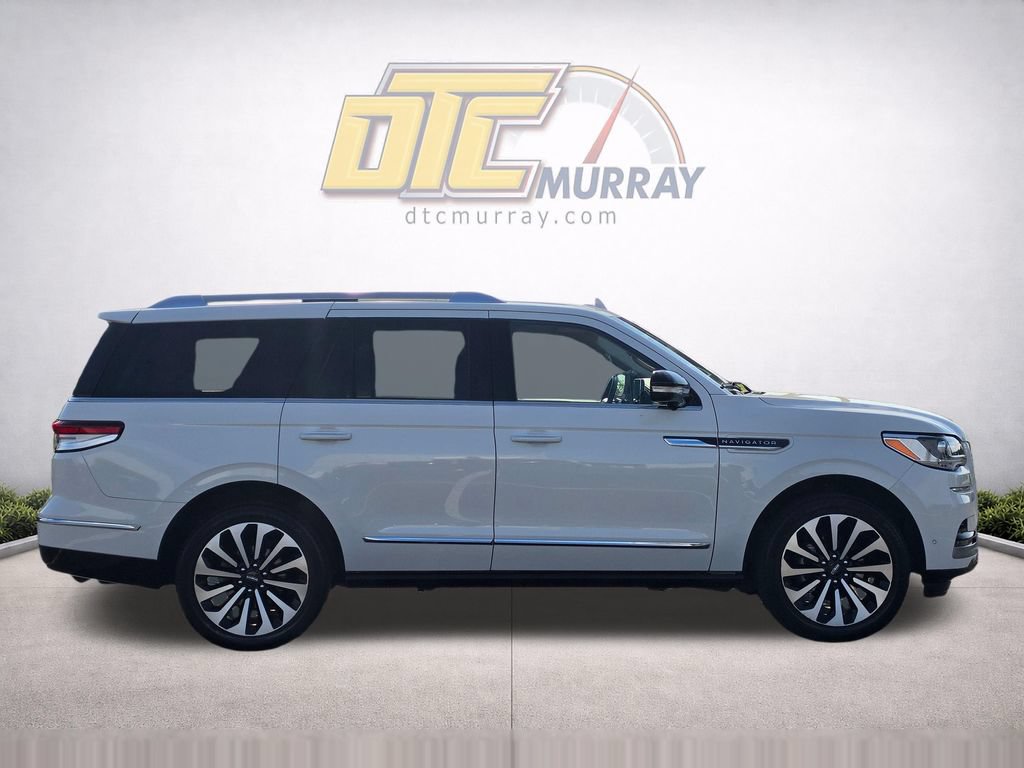 Used 2022 Lincoln Navigator Reserve AWD/4WD image 4