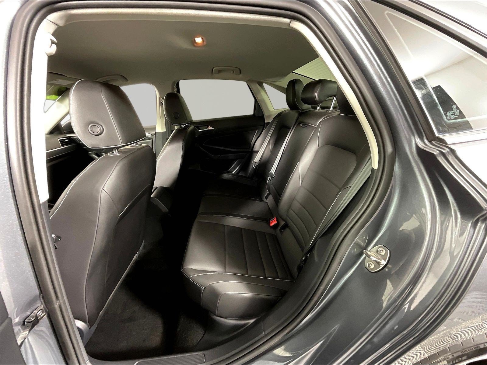 Used 2023 Volkswagen Jetta SE FWD image 21