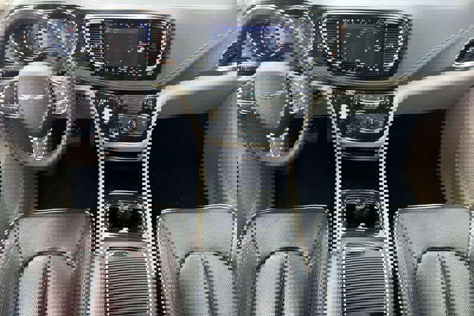 Used 2023 Chrysler Pacifica Limited image 4