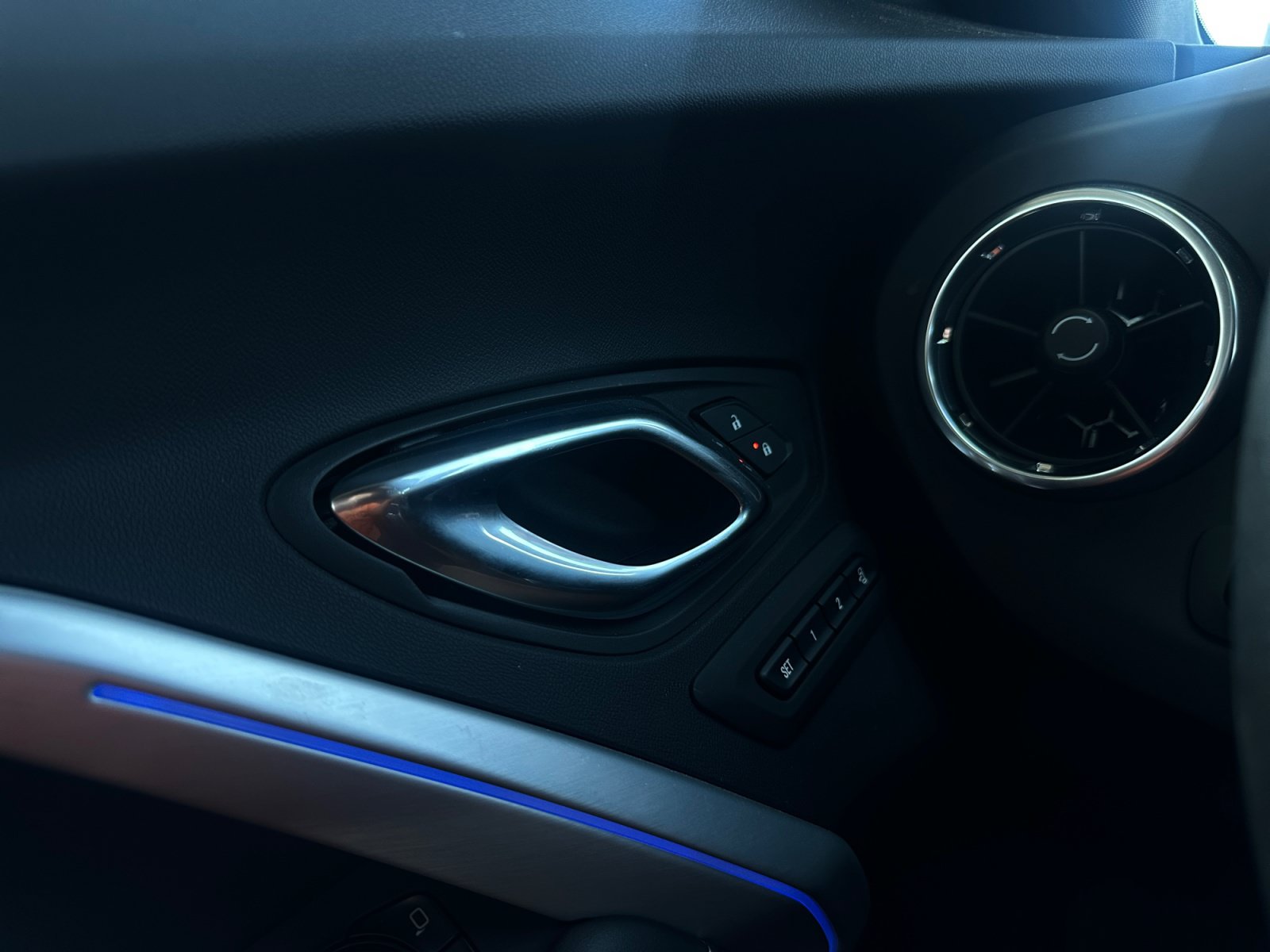Used 2020 Chevrolet Camaro SS RWD image 20