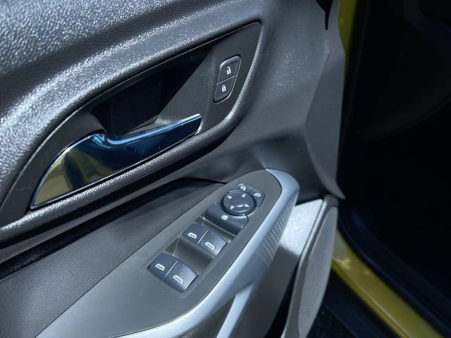 Used 2025 Chevrolet Trax RS FWD image 21