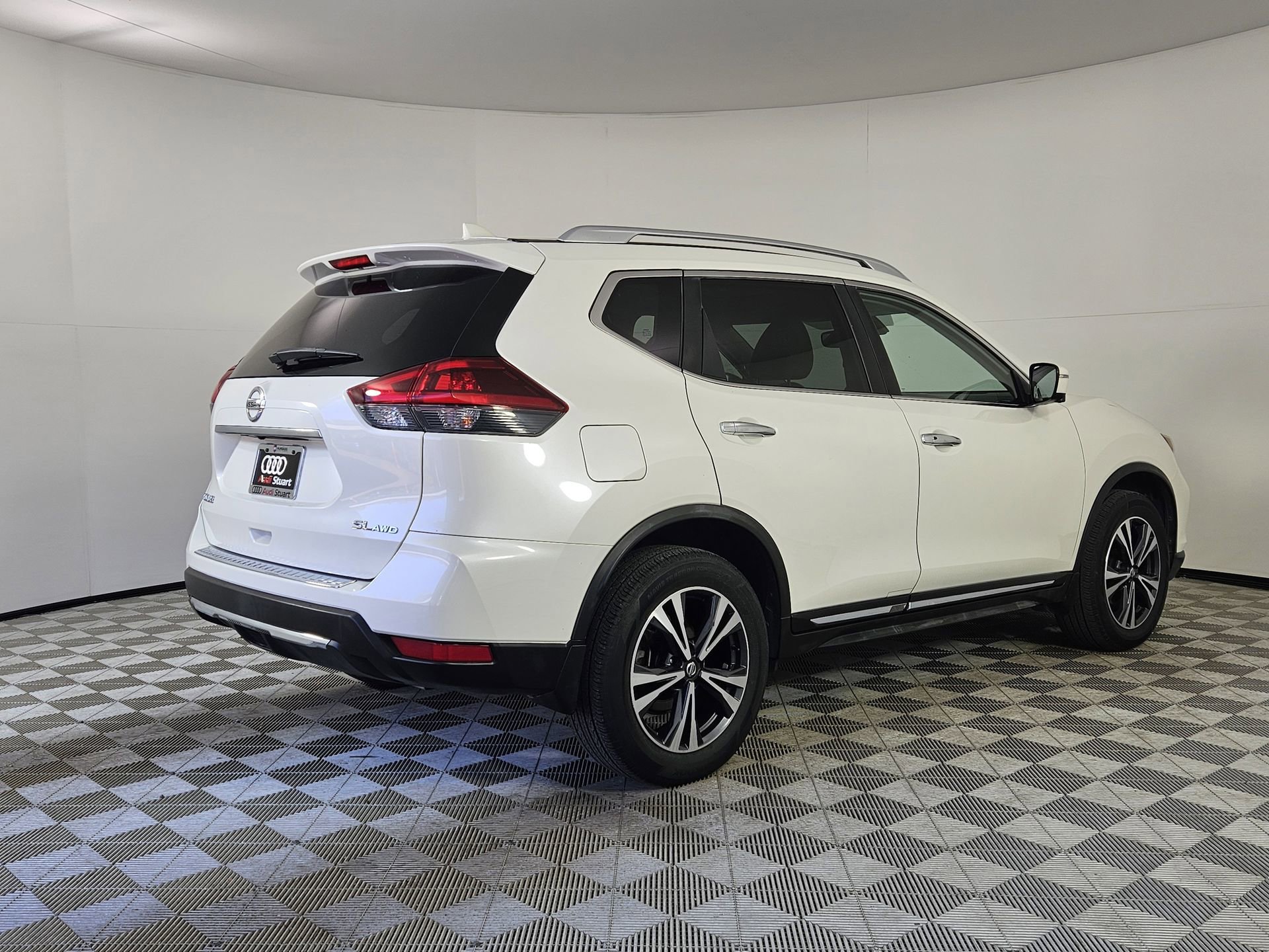 Used 2018 Nissan Rogue SL w/ Premium Package AWD/4WD image 7
