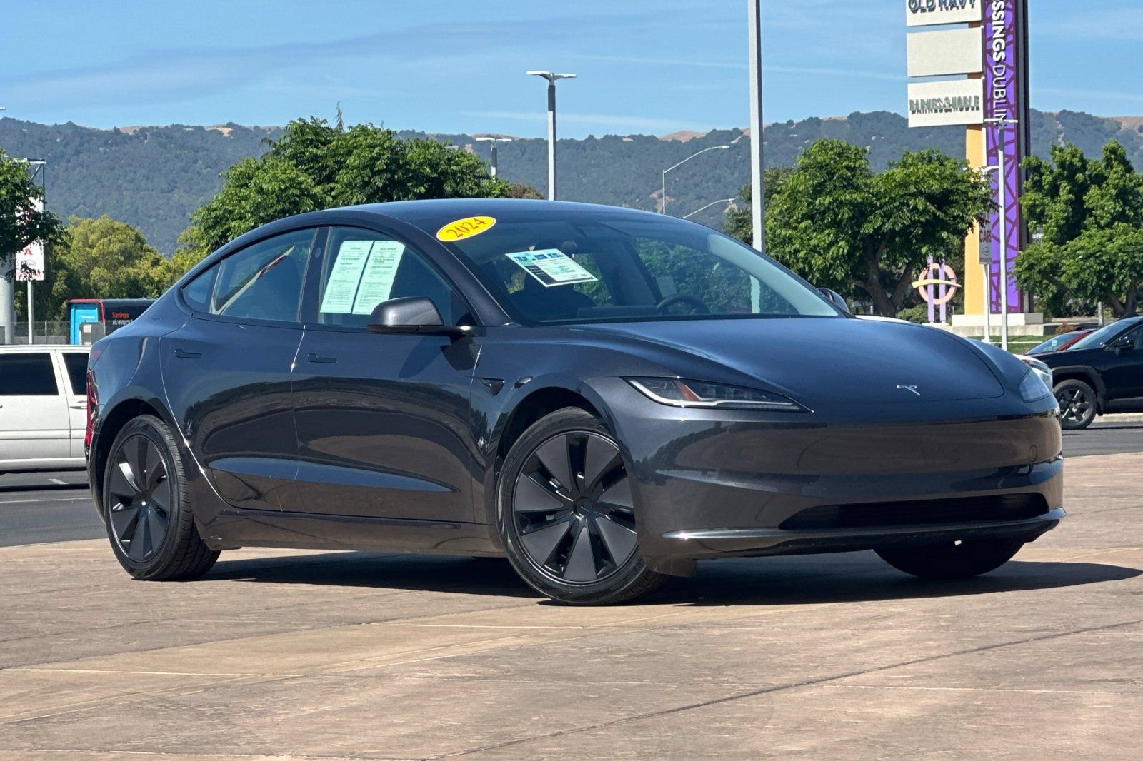 Used 2024 Tesla Model 3 Standard Range RWD image 2