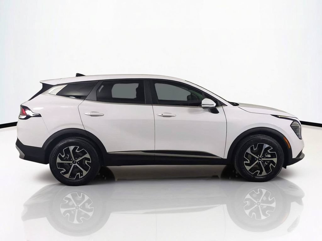 Used 2025 Kia Sportage EX FWD image 4