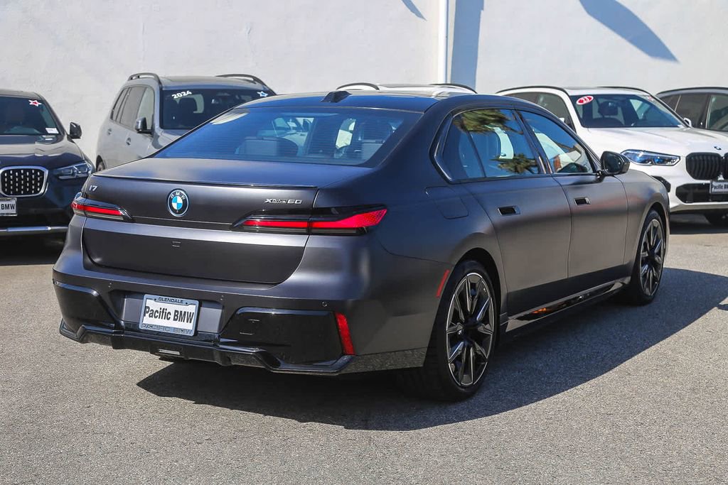 Used 2025 BMW i7 xDrive60 w/ Premium Package image 6