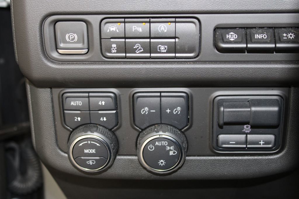 Used 2024 Chevrolet Tahoe High Country image 40