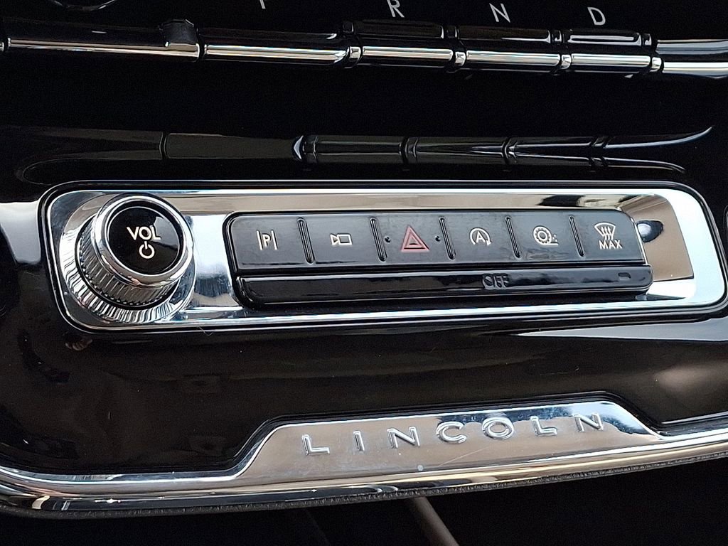 Certified 2024 Lincoln Corsair AWD w/ Equipment Group 101A image 24