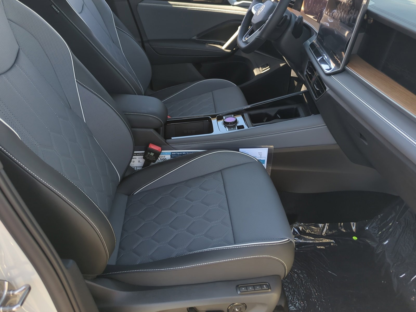 New 2026 Volkswagen Tiguan SEL R-Line image 18