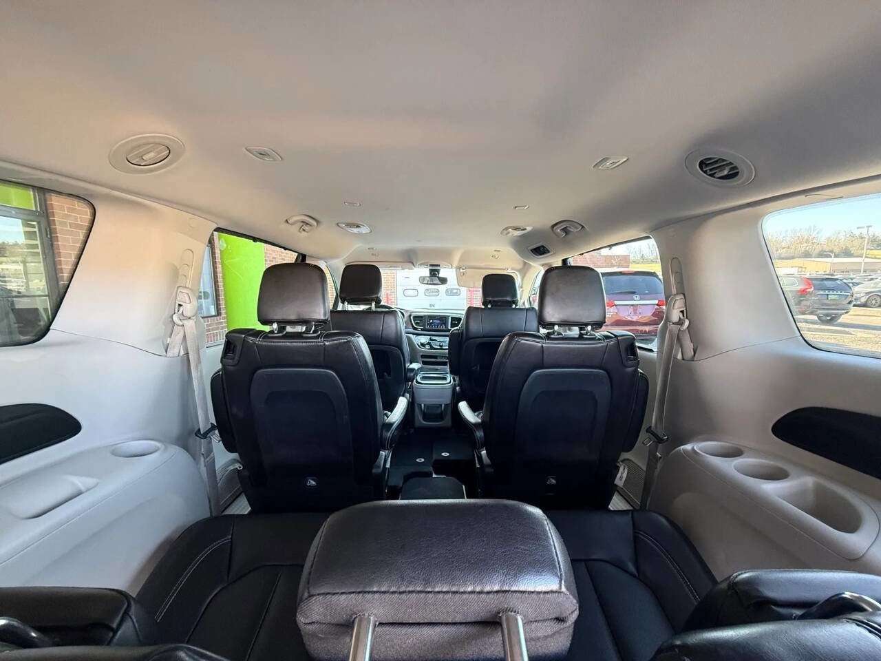 Used 2021 Chrysler Voyager Lxi image 25