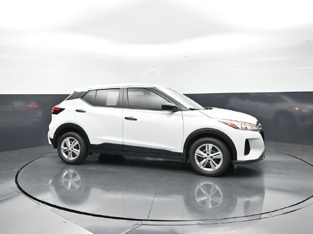 Certified 2025 Nissan Kicks Play S FWD image 6