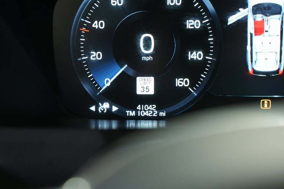 Used 2022 Volvo XC90 T8 R-Design w/ Advanced Package image 26