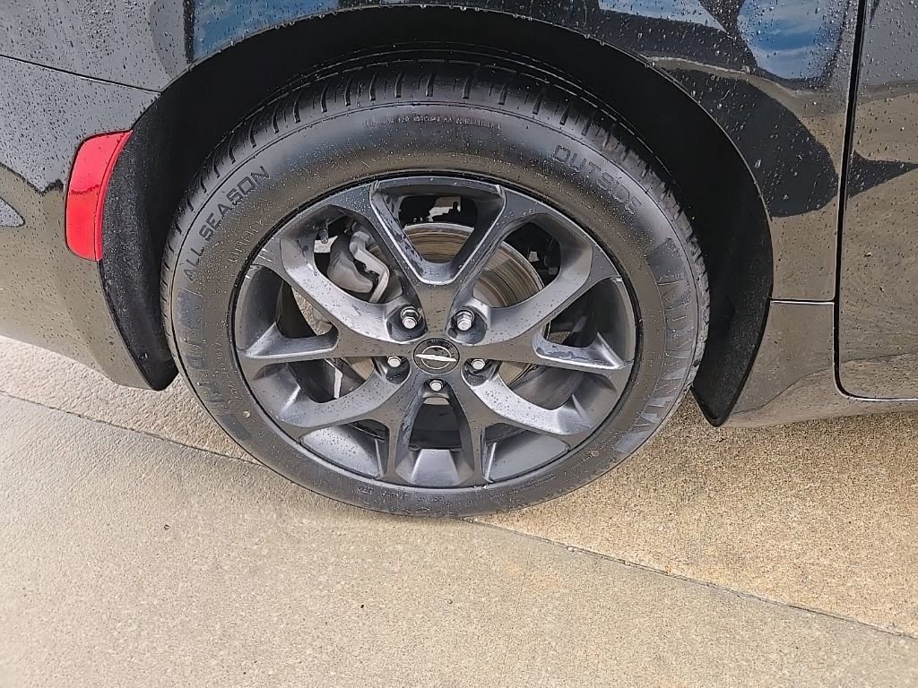 Used 2025 Chrysler Pacifica Limited image 22