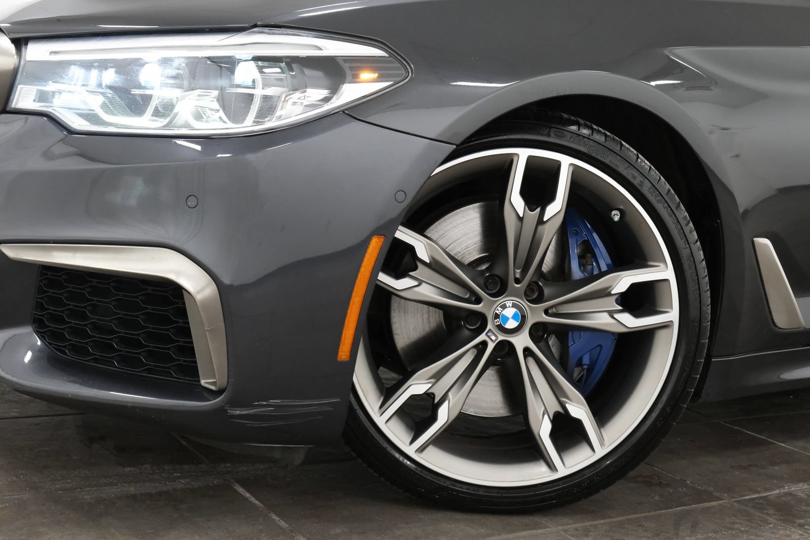 Used 2018 BMW M550i xDrive AWD/4WD image 2