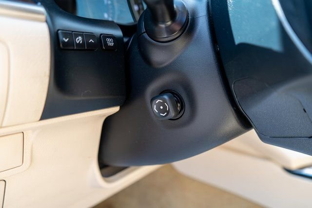 Used 2014 Lexus ES 350 w/ Luxury Package FWD image 26