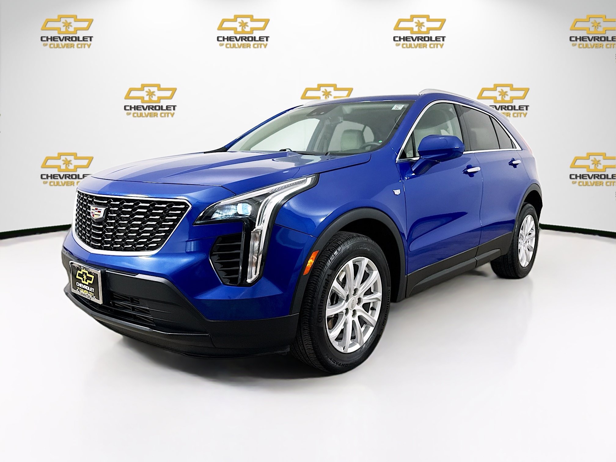 Used 2021 Cadillac XT4 Luxury w/ Cold Weather Package FWD image 3