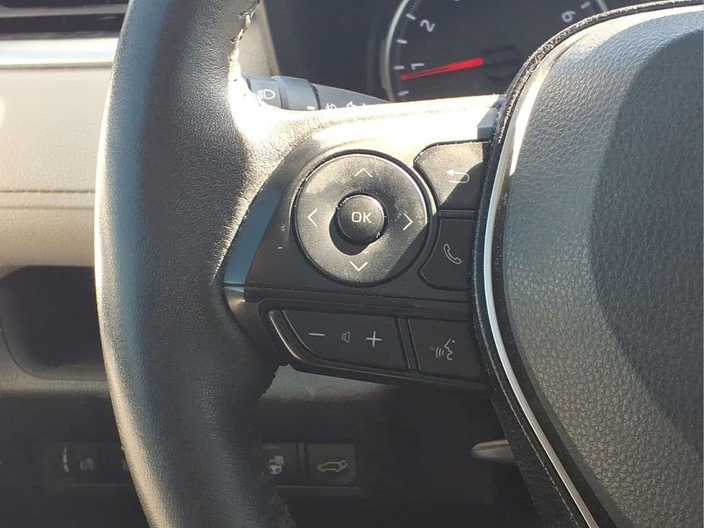 Used 2021 Toyota RAV4 XLE Premium image 15