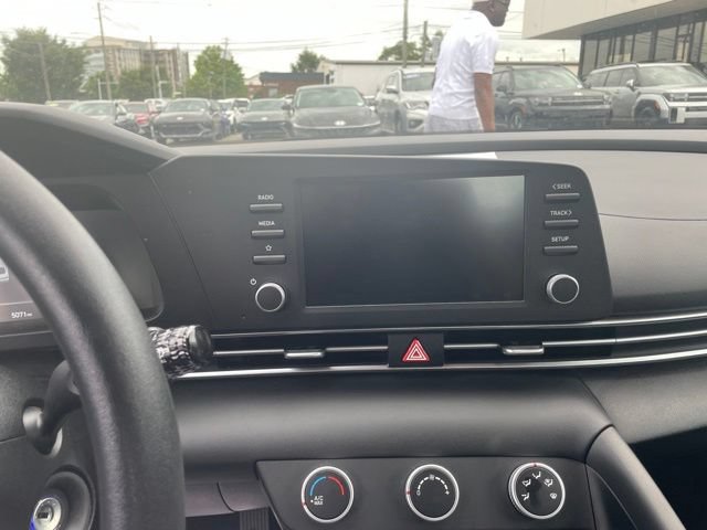 Certified 2025 Hyundai Elantra SE FWD image 22