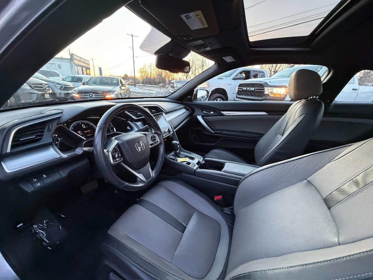 Used 2016 Honda Civic Touring image 9