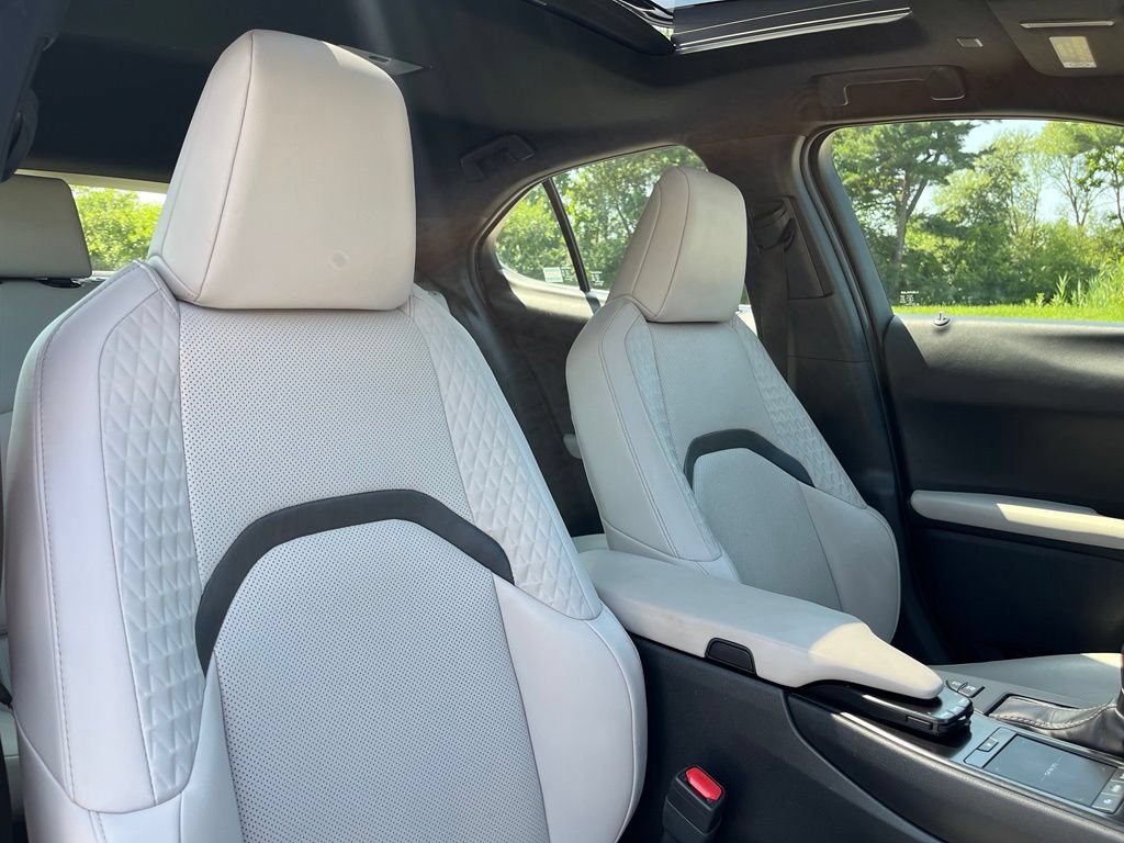 Used 2019 Lexus UX 250h w/ Premium Package AWD/4WD image 29