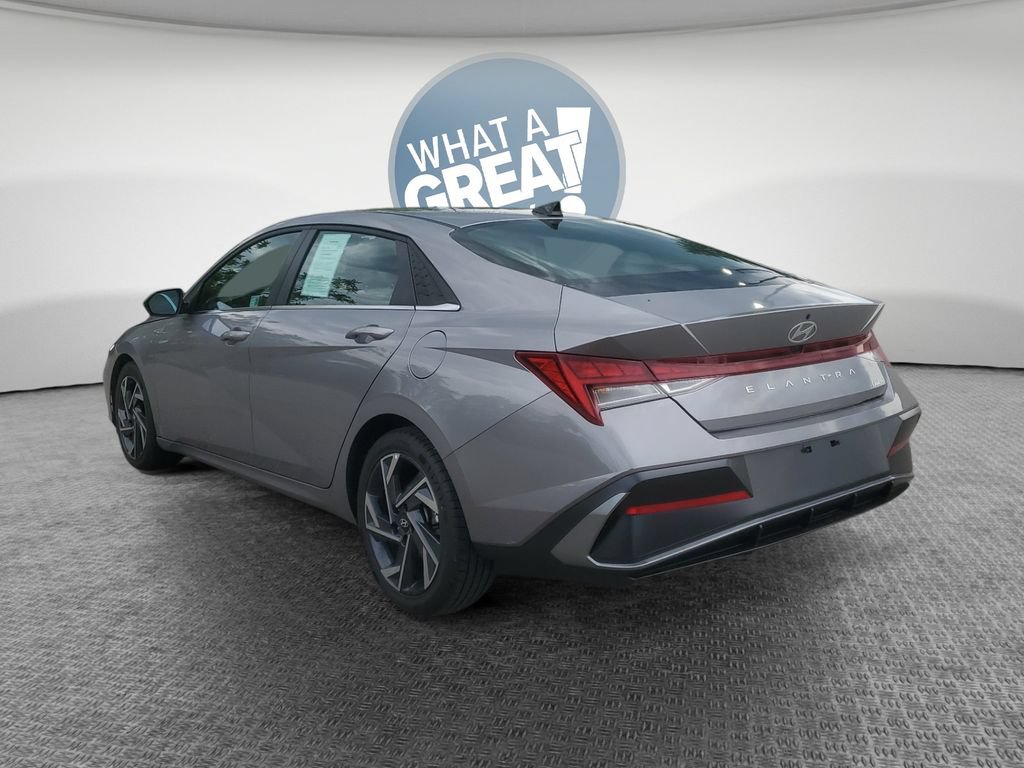 Used 2025 Hyundai Elantra Limited FWD image 6
