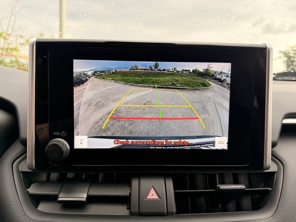 Used 2025 Toyota RAV4 XLE AWD/4WD image 18