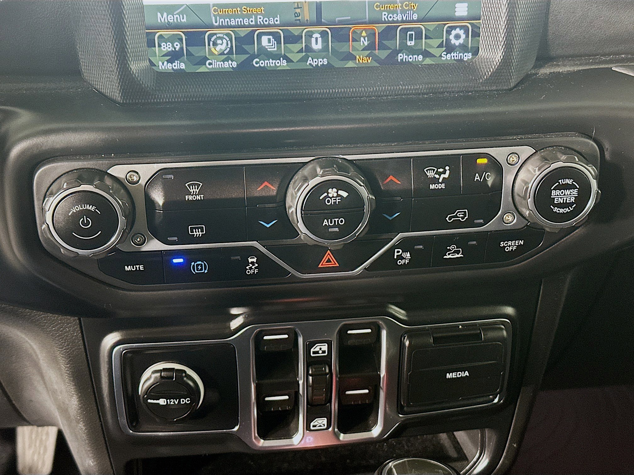 Used 2022 Jeep Wrangler Sahara w/ Safety Group image 24