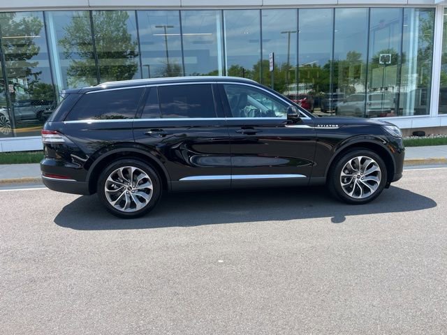 Used 2026 Lincoln Aviator Reserve AWD/4WD image 9