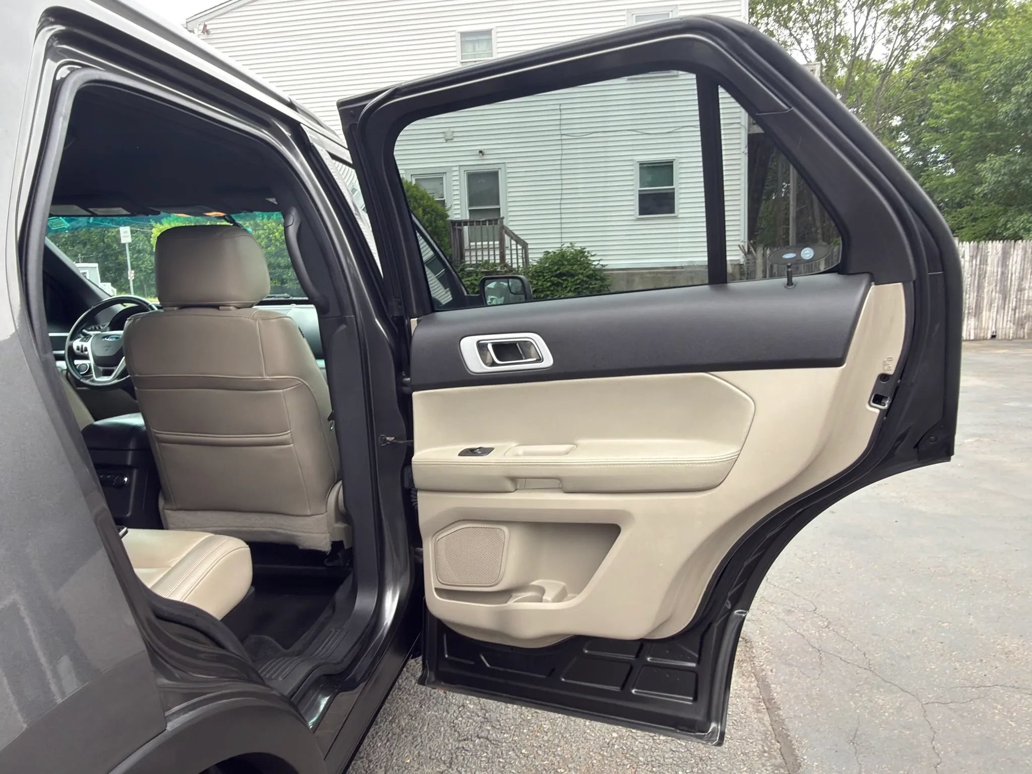 Used 2015 Ford Explorer XLT w/ Equipment Group 202A AWD/4WD image 17