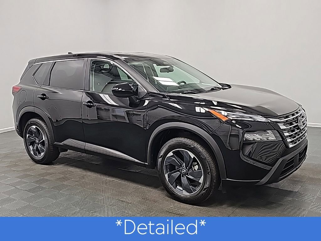 Used 2024 Nissan Rogue SV image 3