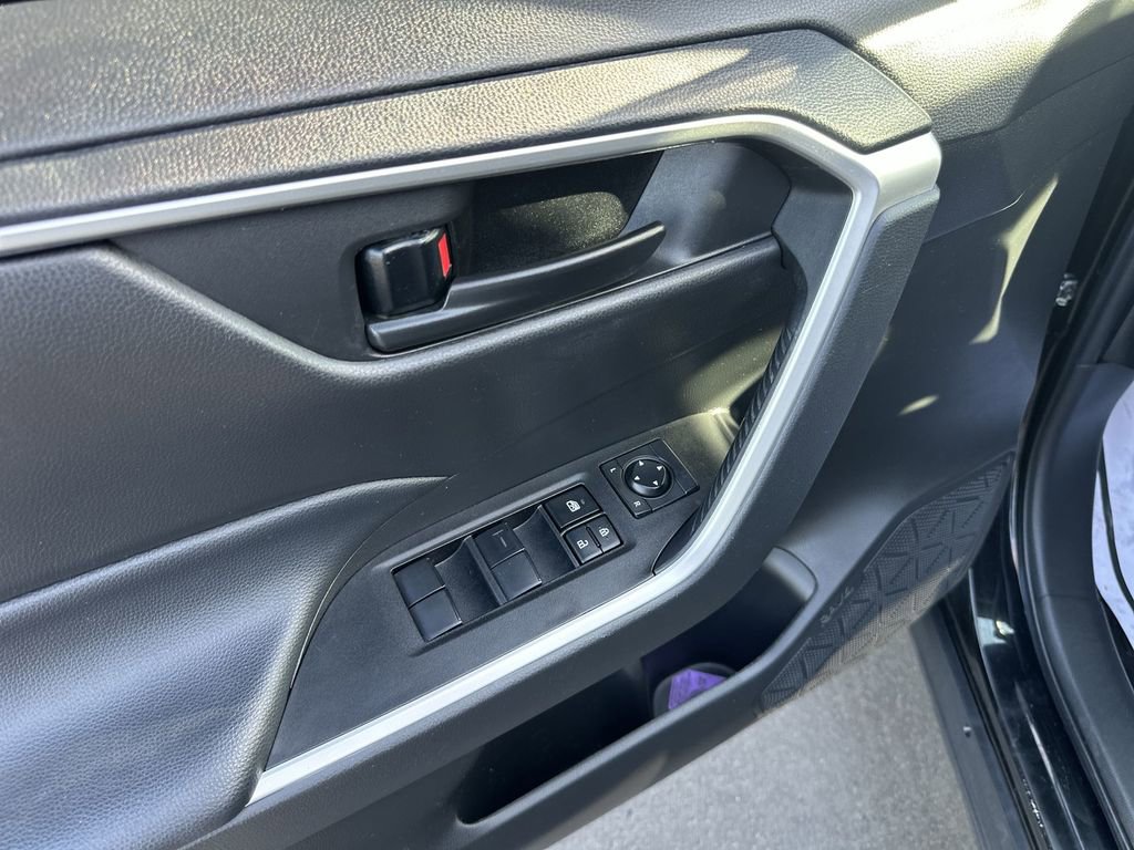 Used 2023 Toyota RAV4 LE image 13