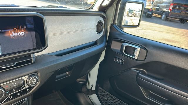 Used 2024 Jeep Wrangler Unlimited image 21