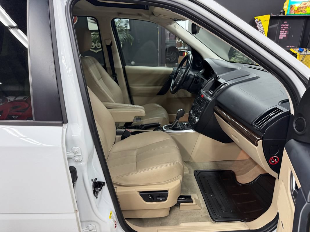 Used 2011 Land Rover LR2 HSE AWD/4WD image 20