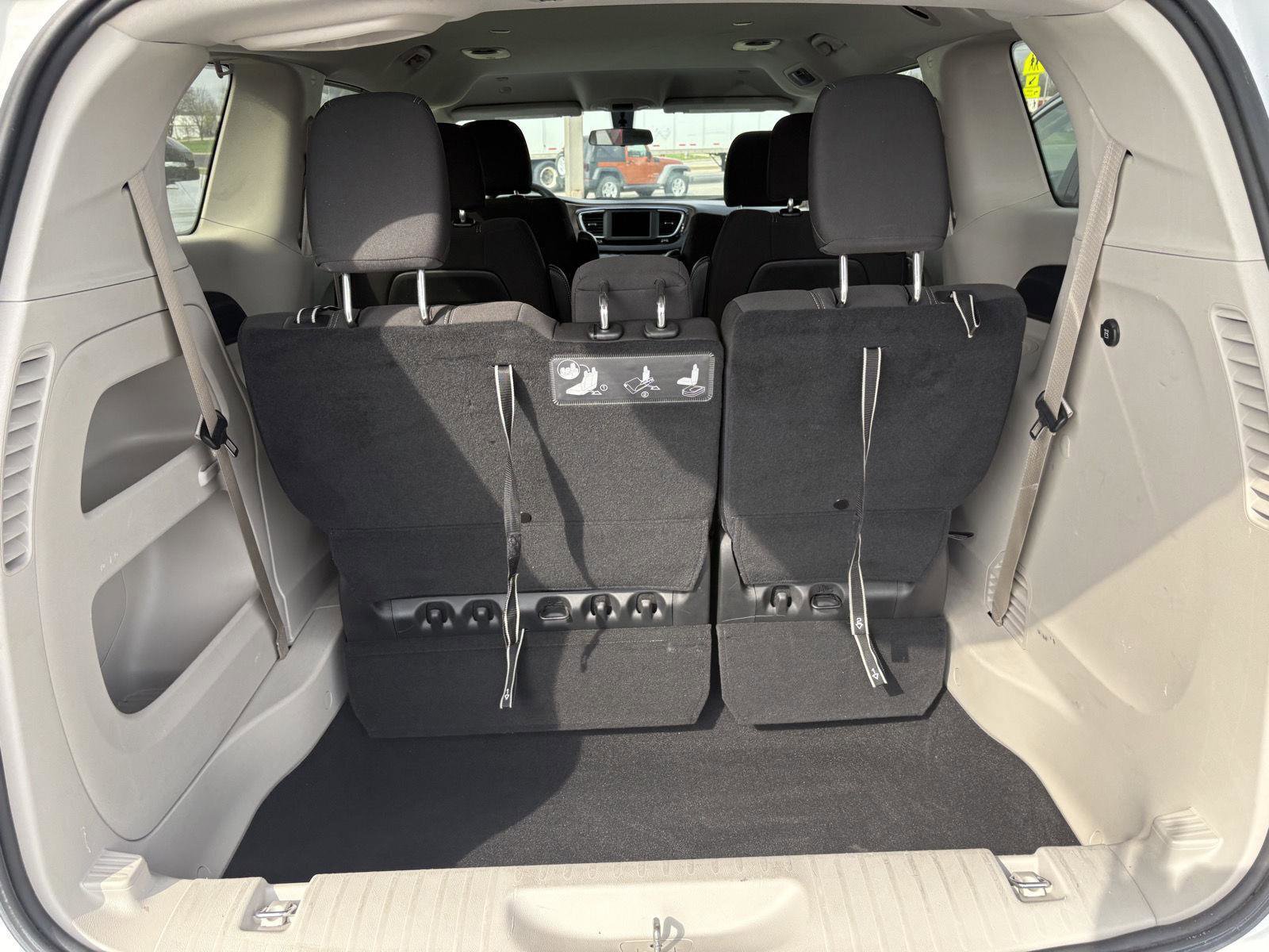 Used 2020 Chrysler Voyager LX FWD image 26