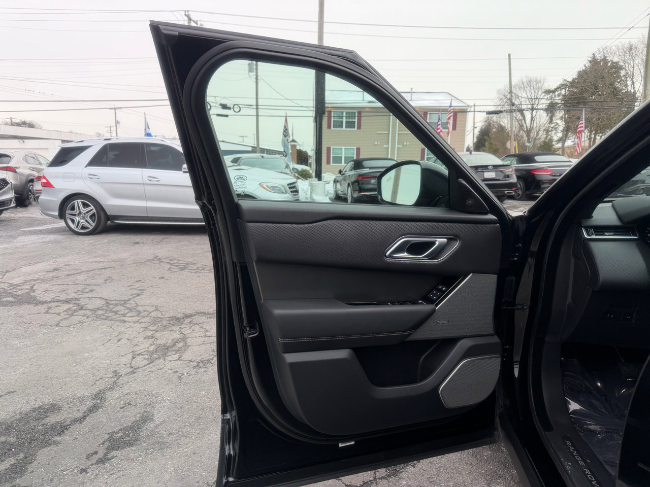 Used 2023 Land Rover Range Rover Velar S image 9